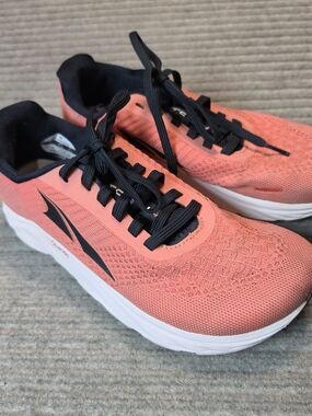 Altra Torin 4.5 Plush Women's Size 7.5 Running Shoes Coral Foot Shape